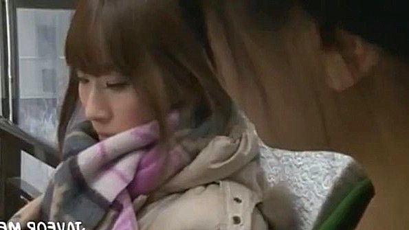 Она быстро сняла одежду и потрогала свою вагину