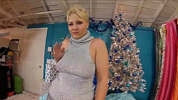 Женщина заставила мужчину лизать ей вагину в офисе